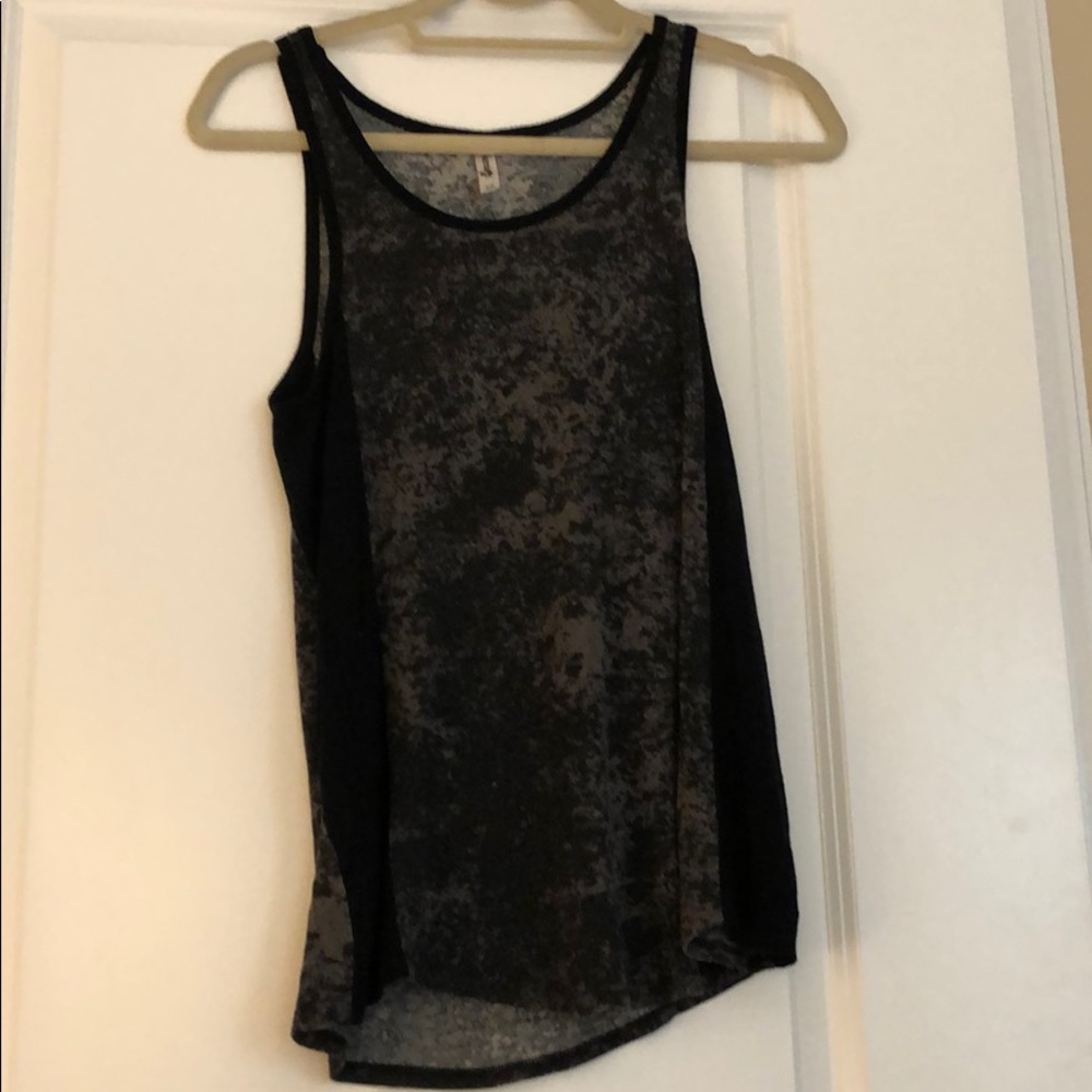 Kensie Girl black and grey top